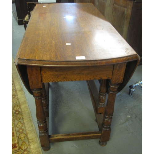 547 - Early 20th century oak gate leg table.  (B.P. 21% + VAT)