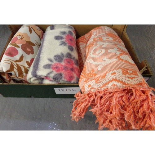 470 - Box of vintage floral design textiles to include: a linen bedspread with fringed edge, woollen throw... 