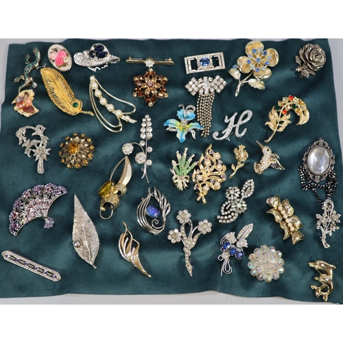 206 - Collection of vintage brooches, floral, bird designs etc.  (B.P. 21% + VAT)