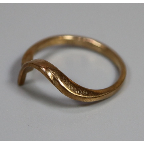 242 - 9ct gold crescent shaped dress ring.  2g approx.  Ring size M  (B.P. 21% + VAT)