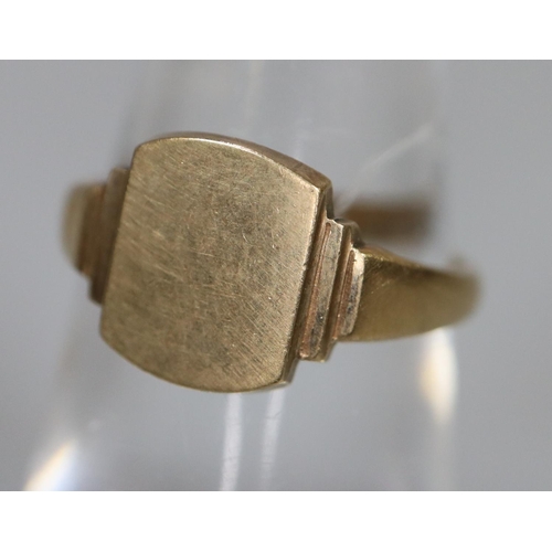 248 - 9ct gold gents signet ring.  3.2g approx.  Ring size K.  (B.P. 21% + VAT)