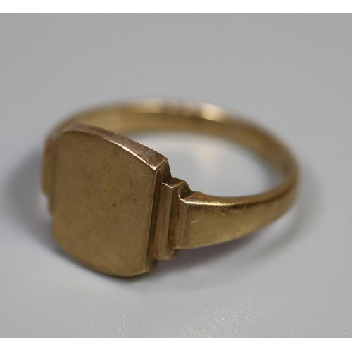 248 - 9ct gold gents signet ring.  3.2g approx.  Ring size K.  (B.P. 21% + VAT)