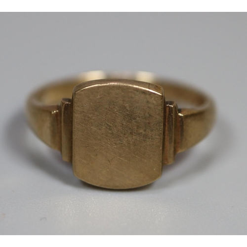 248 - 9ct gold gents signet ring.  3.2g approx.  Ring size K.  (B.P. 21% + VAT)