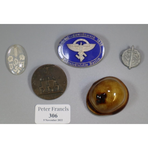 306 - Plastic box of Third Reich interest, including: original rare 'VDA Kornblume' glass donation badge, ... 