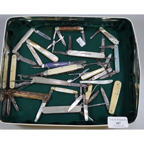 307 - Tin box of assorted fruit and penknives, mother of pearl, Swiss Army type knives etc.  some silver. ... 