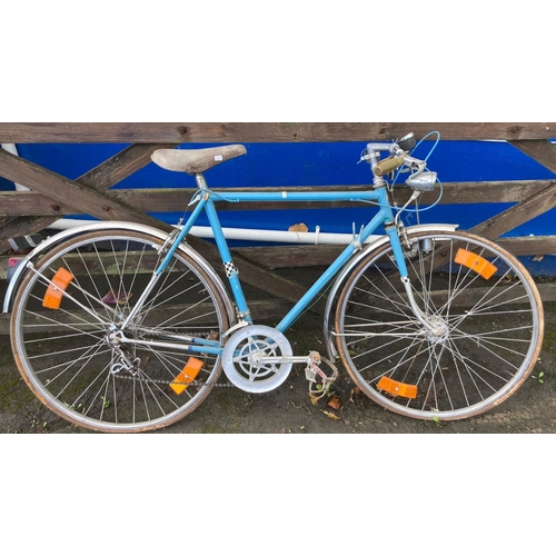 483 - Vintage 'Bertin' gents bicycle with 'Huret' speedometer and metal bell.  (B.P. 21% + VAT)