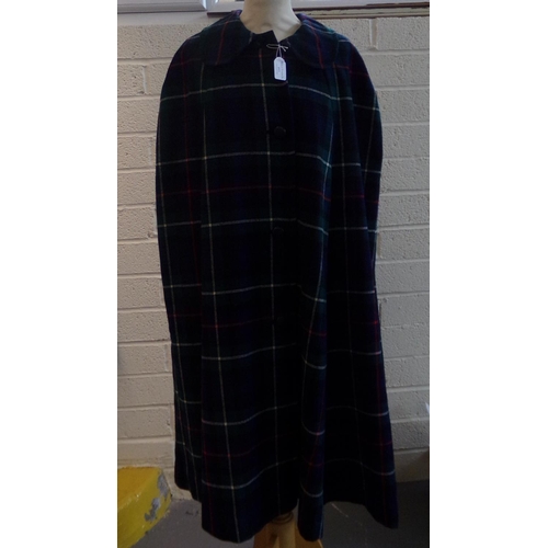 493 - Lady's long woollen vintage (60's/70's) plaid check cape.
(B.P. 21% + VAT)