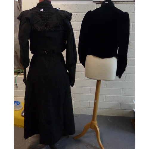 499 - Small collection of ladies Victorian clothing to include: black velvet bodice with striped woolen li... 