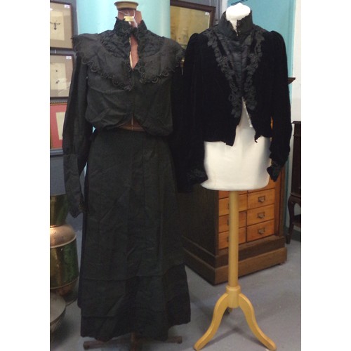 499 - Small collection of ladies Victorian clothing to include: black velvet bodice with striped woolen li... 