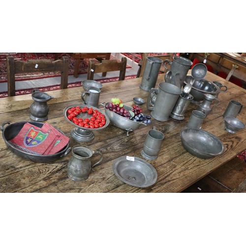 282 - Large collection of mainly 19th Century pewter items to include: pedestal bowl and other bowls, tazz... 