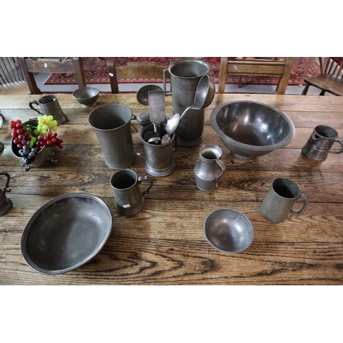 282 - Large collection of mainly 19th Century pewter items to include: pedestal bowl and other bowls, tazz... 