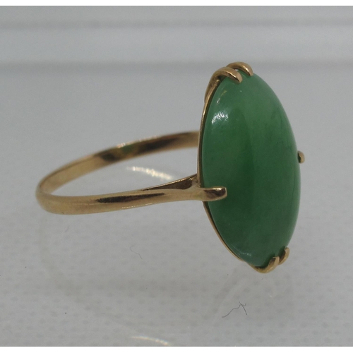 334 - A jade ring set in unmarked yellow metal.  Ring size Q.  Approx weight 2.4 grams.
(B.P. 21% + VAT)