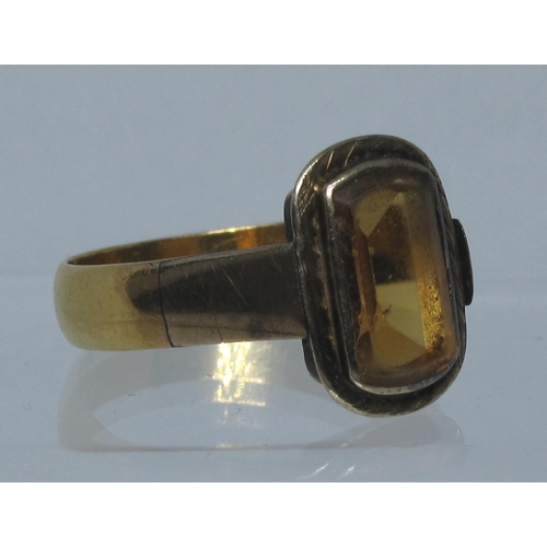 341 - A yellow stone ring on a 22ct gold band.  Ring size V&1/2.  Approx weight 6 grams.
(B.P. 21% + VAT)