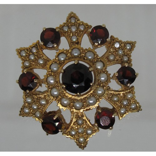 402 - A 9ct gold garnet and seed pearl brooch.  Approx weight 8.3 grams.
(B.P. 21% + VAT)