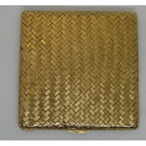 409 - An 18ct gold powder compact with woven detail.  Approx weight 127.4 grams.
(B.P. 21% + VAT)