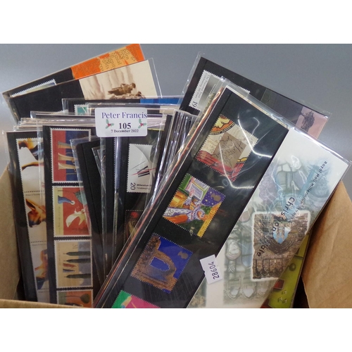 105 - Great Britain collection of presentation packs with stamps, 1980's to 1999 period.
(B.P. 21% + VAT)