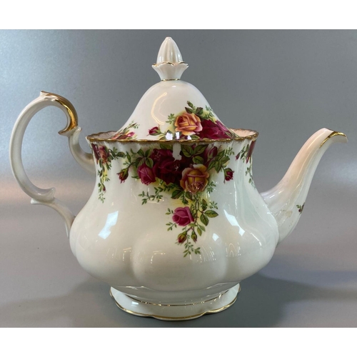 171 - Royal Albert 'Old Country Roses' bone china teapot.
(B.P. 21% + VAT)