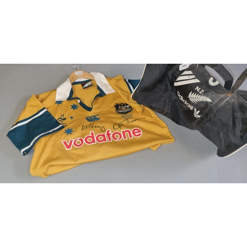 197 - Original New Zealand rugby union team touring number 5 holdall/bag which belonged to Gary Whetton, N... 