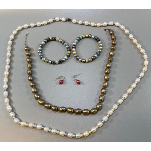 209 - Collection of fresh water pearl jewellery, to include: earrings, bracelets etc.   (B.P. 21% + VAT)