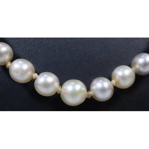 359 - Graduated string of cultured and simulated pearl beads.
(B.P. 21% + VAT)