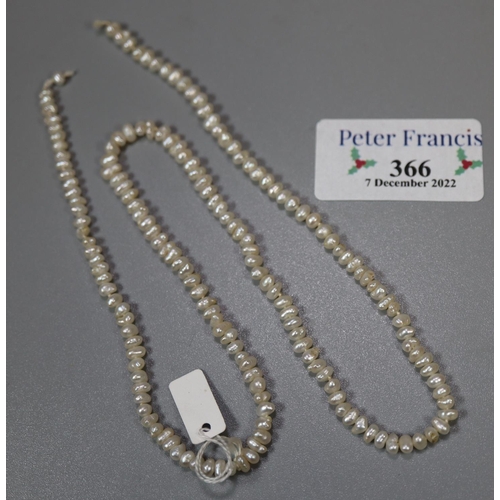 366 - Fine or small size fresh water pearl necklace, lacking clasp.
(B.P. 21% + VAT)