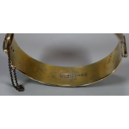 376 - Silver gilt hinged bangle. 1.3 troy ozs approx. 
(B.P. 21% + VAT)