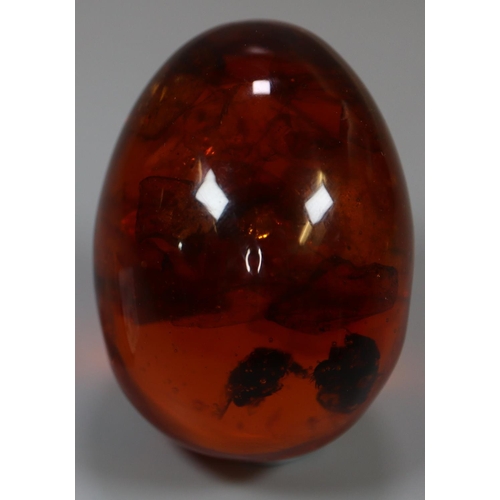 385 - Amber and plastic egg.
(B.P. 21% + VAT)