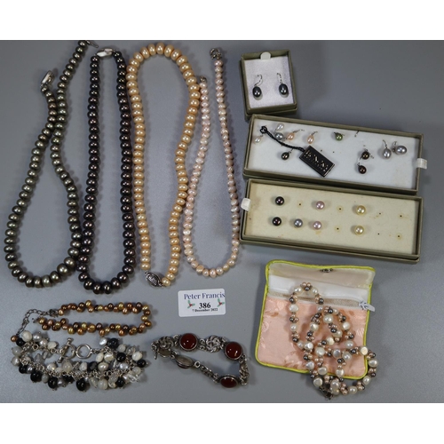 386 - Bag of assorted freshwater pearl jewellery etc. 
(B.P. 21% + VAT)