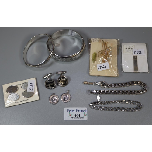 404 - Quantity of assorted silver jewellery; bangles, chain, cufflinks etc. 
(B.P. 21% + VAT)