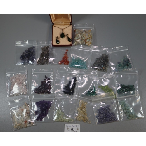 452 - Large collection of semi-precious stones to include: tanzanite, emerald, peridot, citrine, amethyst,... 