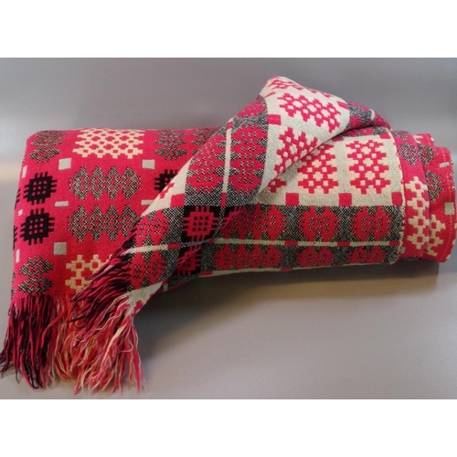 457 - Vintage woollen Welsh tapestry traditional Caernarfon design blanket with fringed edge. 
(B.P. 21% +... 