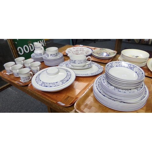 465 - Three trays of Royal Doulton English fine china 'Oakdene' design items to include: bowls, plates, se... 