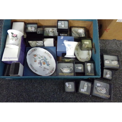 497 - Box of Wedgwood items, mostly boxed miniatures including; teapot, miniature vases, coffee pot etc, t... 