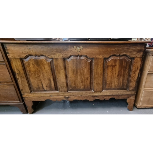 513 - 18th century oak coffer, the moulded top above three ogee panels, shaped frieze on later bracket fee... 