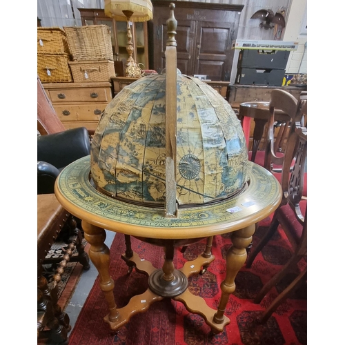 555 - Novelty drinks cabinet in the form of a globe.  (B.P. 21% + VAT)