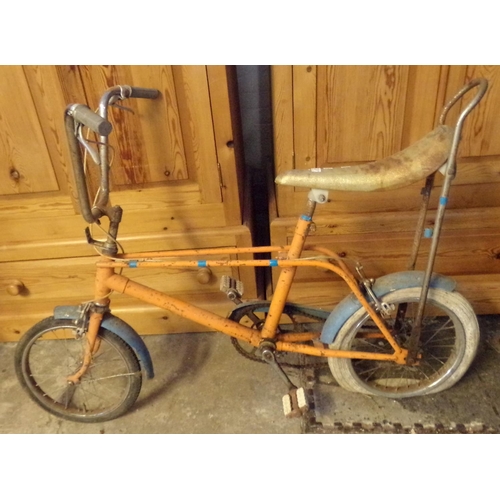 619 - Vintage Chopper type child's bicycle, in distressed condition. (B.P. 21% + VAT)