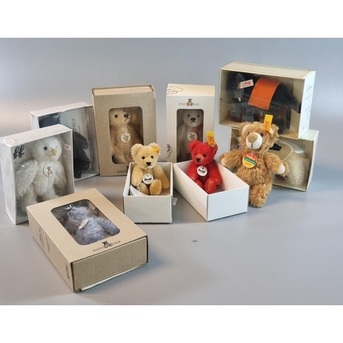 88 - Collection of modern miniature Steiff teddy bears, all appearing in original boxes, to include: 'Jan... 