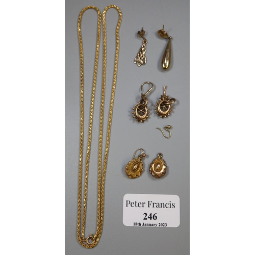 246 - Two pairs of 9ct gold earrings, a gold plated chain and two loose earrings.  
(B.P. 21% + VAT)