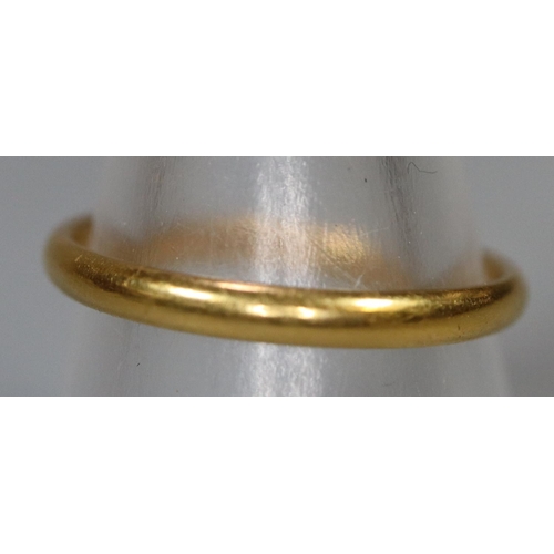 264 - 22ct gold wedding ring.  Ring size Q.  Approx weight 2.9 grams.
(B.P. 21% + VAT)