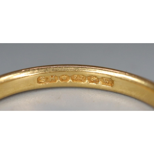 264 - 22ct gold wedding ring.  Ring size Q.  Approx weight 2.9 grams.
(B.P. 21% + VAT)