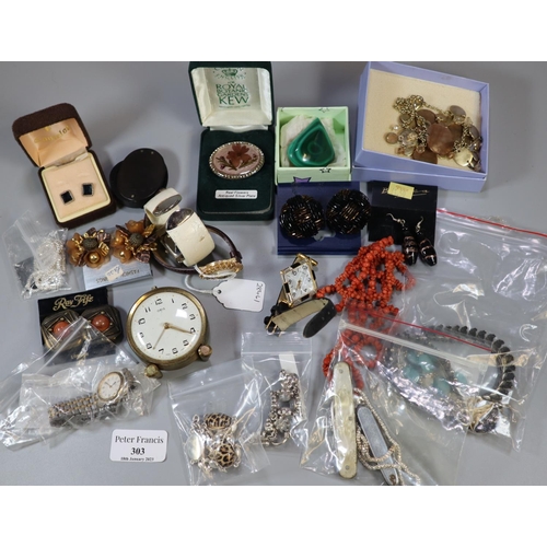 303 - A collection of costume jewellery.
(B.P. 21% + VAT)