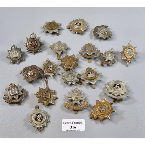 316 - Collection of assorted British military cap badges, to include: East Yorkshire, Bedfordshire and Her... 