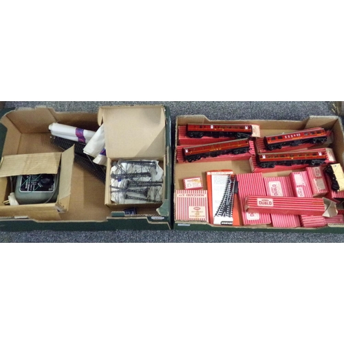 351 - Two boxes of mainly Hornby Dublo OO gauge rolling stock, many in original boxes, to include: carriag... 