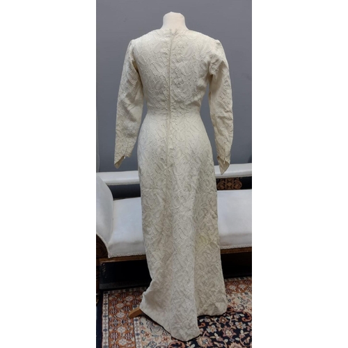 404 - Vintage (probably 1960's) paisley design brocade cream long sleeve wedding dress.
(B.P. 21% + VAT)