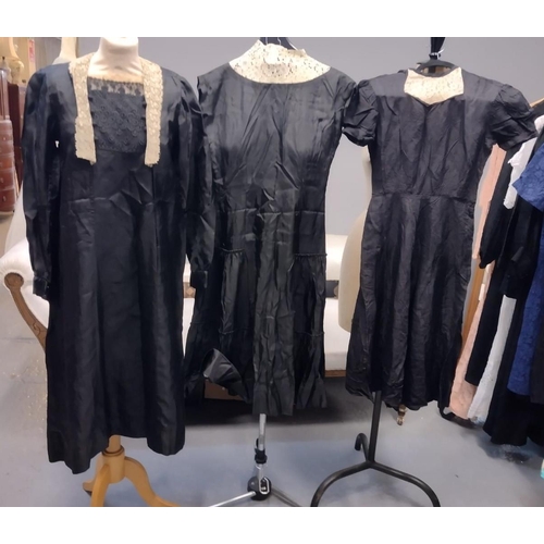 417 - Three vintage 20's-40's black dresses with lace collars; one long sleeve, one with cap sleeves. (3)
... 