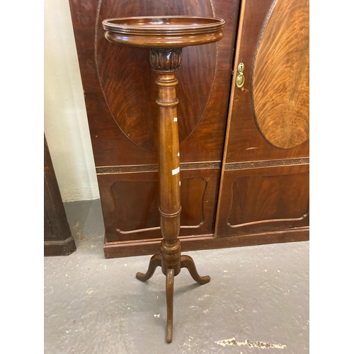 532 - Victorian style mahogany torchere stand on tripod base.  (B.P. 21% + VAT)