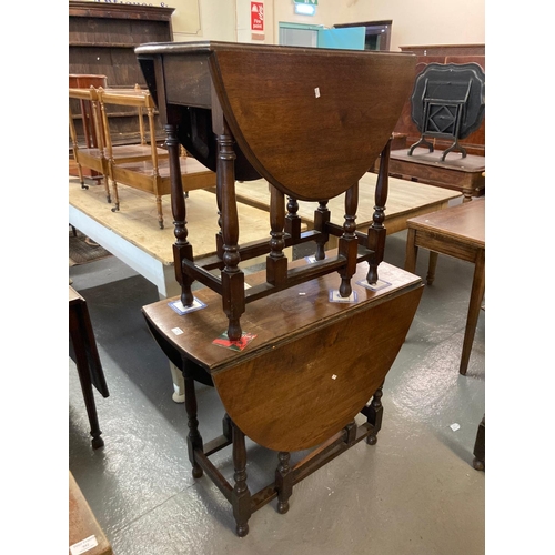 551 - Two similar early 20th century mahogany and oak gate leg tables.  (2)   (B.P. 21% + VAT)