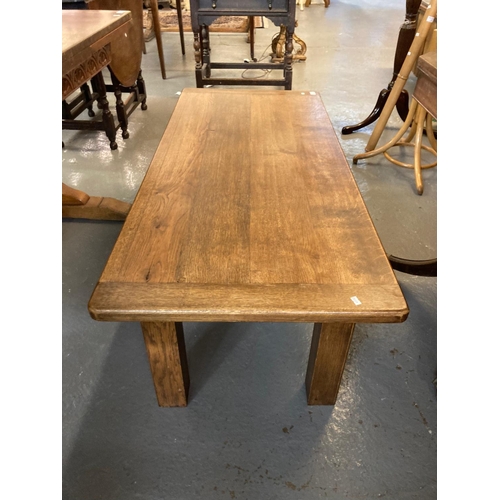 553 - Modern oak coffee table on square legs.   (B.P. 21% + VAT)