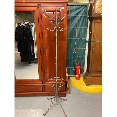 559 - Mid century metal hat, coat and umbrella stand.   (B.P. 21% + VAT)