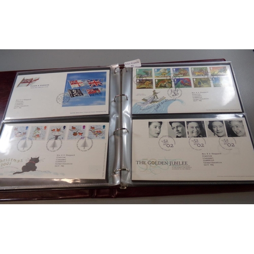 62 - Great Britain collection of First Day Covers in Royal Mail Album, 2000 to 2004 period.  (B.P. 21% + ... 